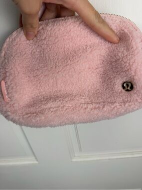 Lululemon Everywhere Belt Bag 1L Fleece Gold Hardware Pink Mist